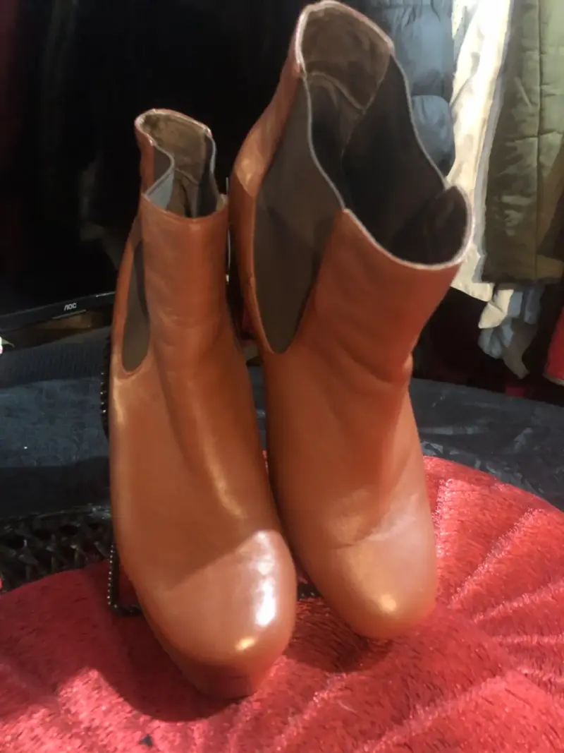 Botines de cuero marrón con tacón alto - 3