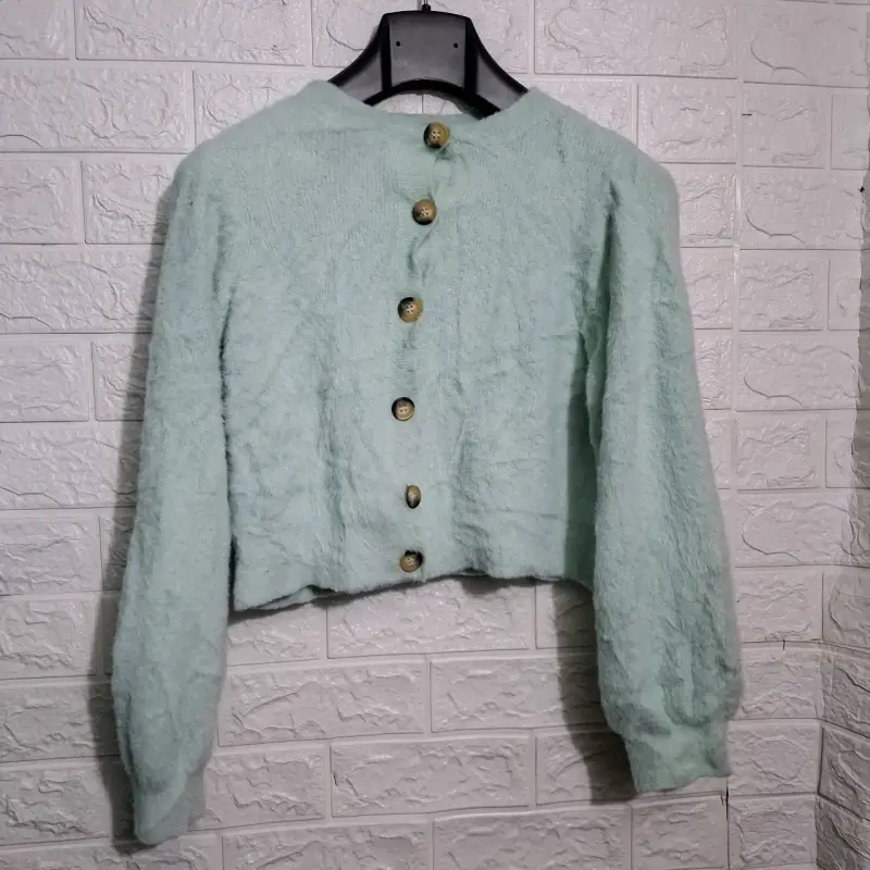 Cardigan de lana verde menta con botones