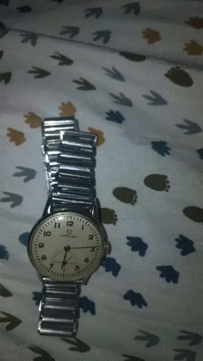 Reloj Omega vintage con correa metálica - miniatura 1