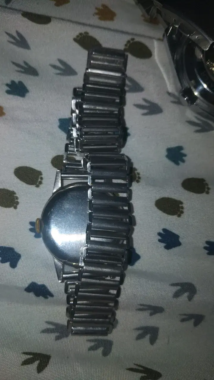 Reloj Omega vintage con correa metálica - 2