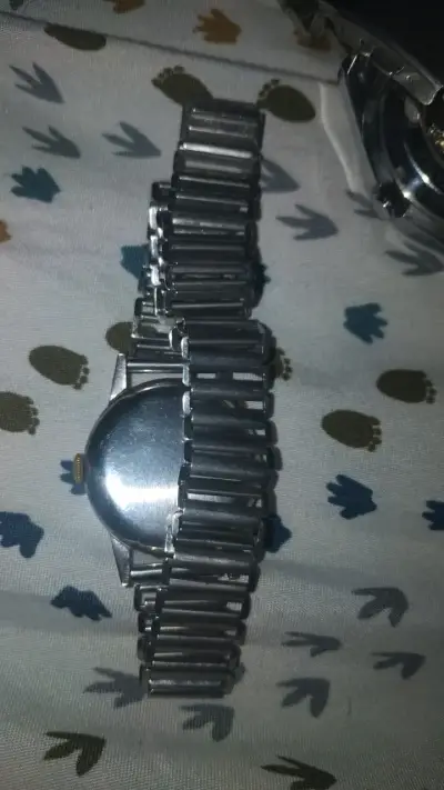 Reloj Omega vintage con correa metálica - miniatura 2