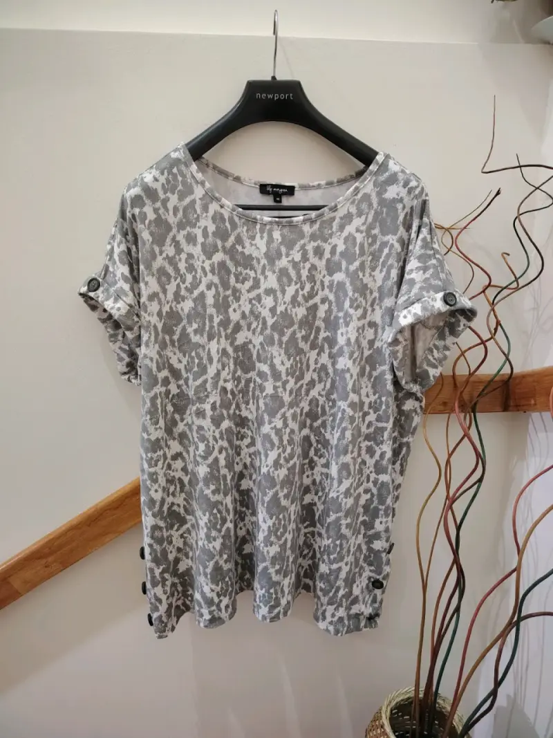 Polera estampada gris Lily Morgan