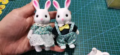 Set de 4 figuras Ternurines Conejos Sylvanian - miniatura 2