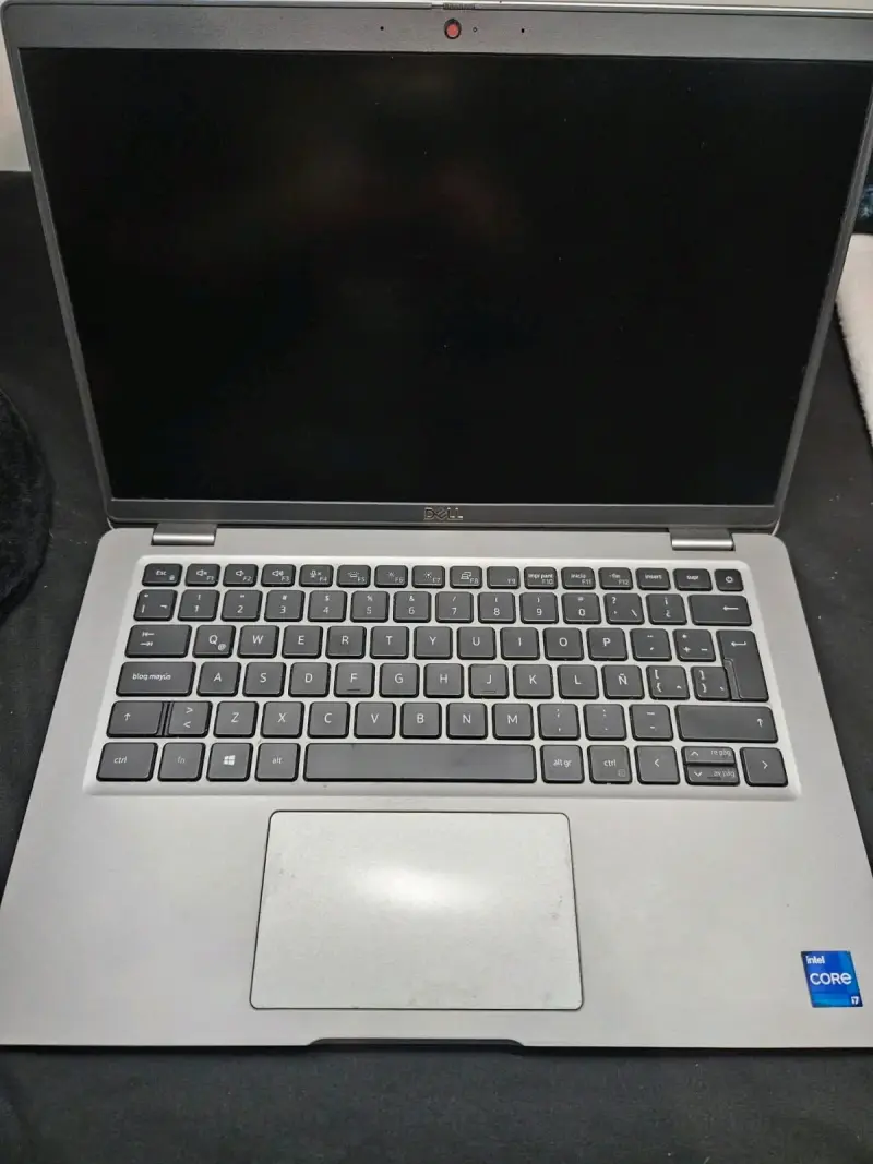 Laptop Dell con procesador Intel Core i7 - 1