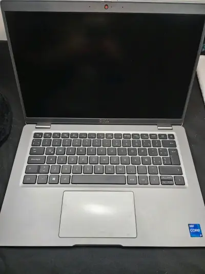 Laptop Dell con procesador Intel Core i7 - miniatura 1