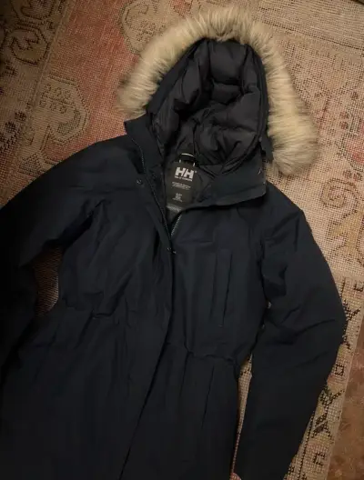 Parka Técnica Helly Hansen Con Capucha - miniatura 2