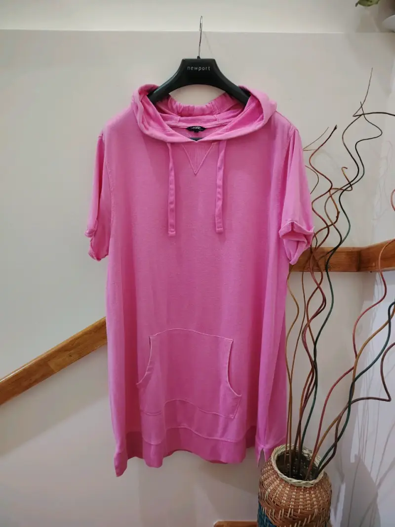 Polerón rosado con capucha manga corta