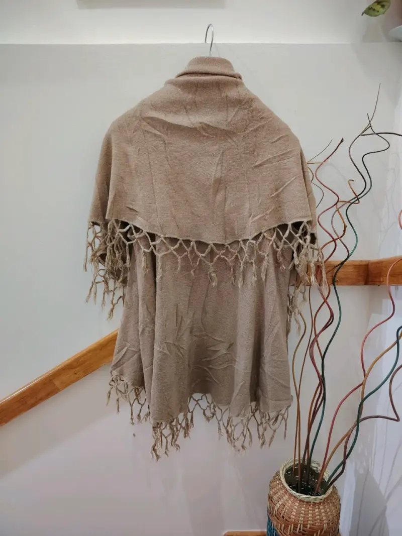 Chal beige con flecos - 2
