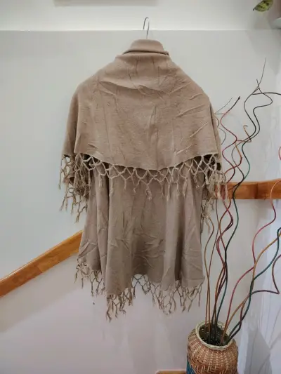 Chal beige con flecos - miniatura 2