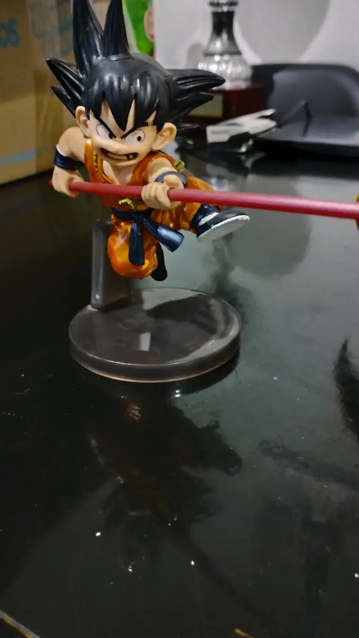 Figura de acción Goku con bastón - 1