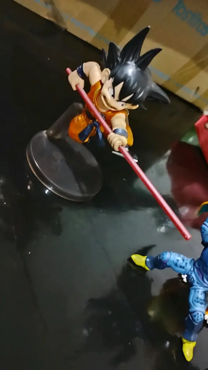 Figura de acción Goku con bastón - 2