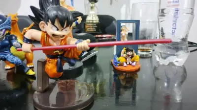 Figura de acción Goku con bastón - miniatura 3