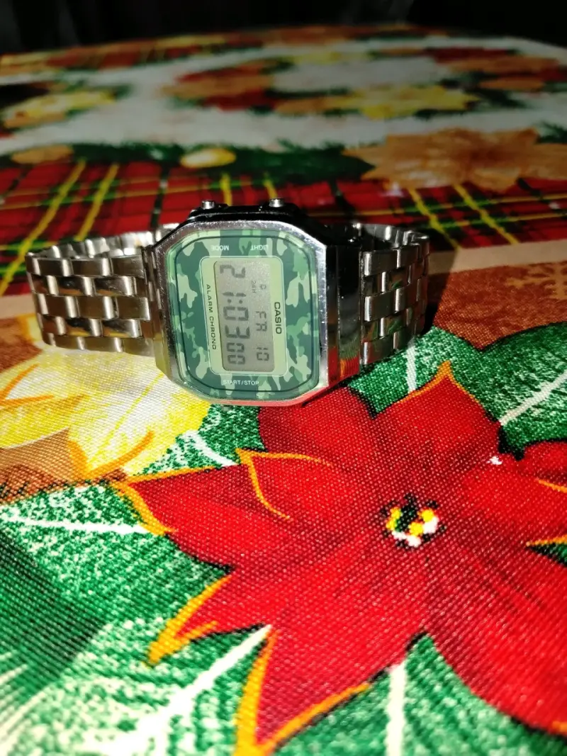 Reloj digital Casio camuflado metálico - 1