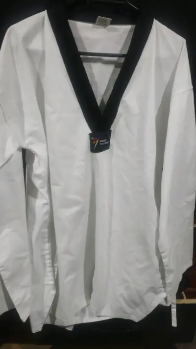 Dobok de taekwondo blanco con cuello negro - miniatura 4