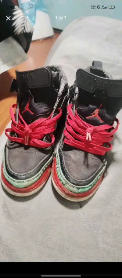 Zapatillas deportivas Air Jordan negras y rojas - miniatura 1
