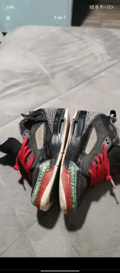 Zapatillas deportivas Air Jordan negras y rojas - miniatura 5