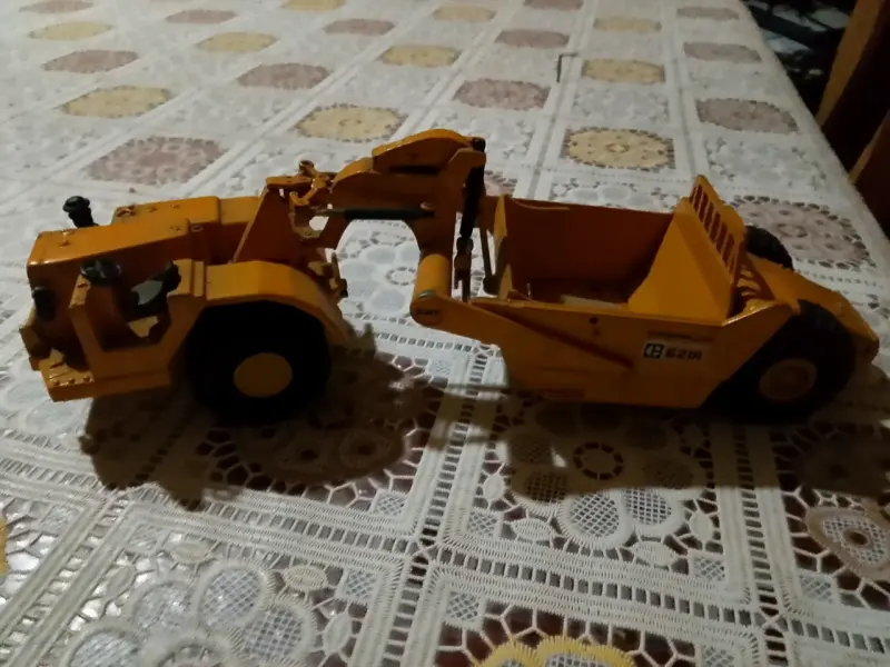 Modelo de juguete tractor Caterpillar 621R - 1
