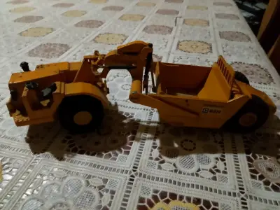 Modelo de juguete tractor Caterpillar 621R - miniatura 1