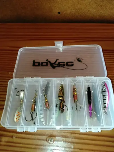 Set de señuelos de pesca Boxee en caja - miniatura 1