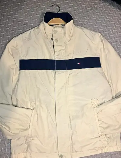 Chaqueta beige Tommy Hilfiger con detalle azul - miniatura 1