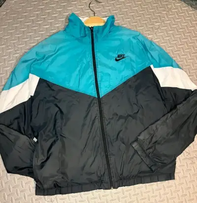 Chaqueta cortaviento Nike azul y negra talla L - miniatura 2