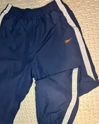 Pantalones deportivos Reebok azul marino talla L - miniatura 1
