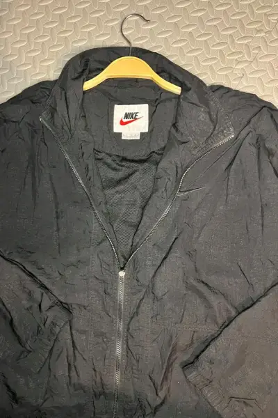 Chaqueta cortaviento Nike negra unisex - miniatura 1