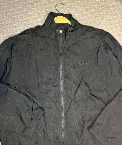 Chaqueta cortaviento Nike negra unisex - miniatura 3
