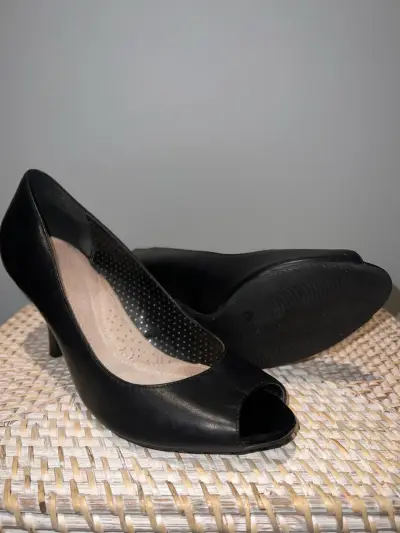 Zapatos de tacón negro con punta abierta - miniatura 2