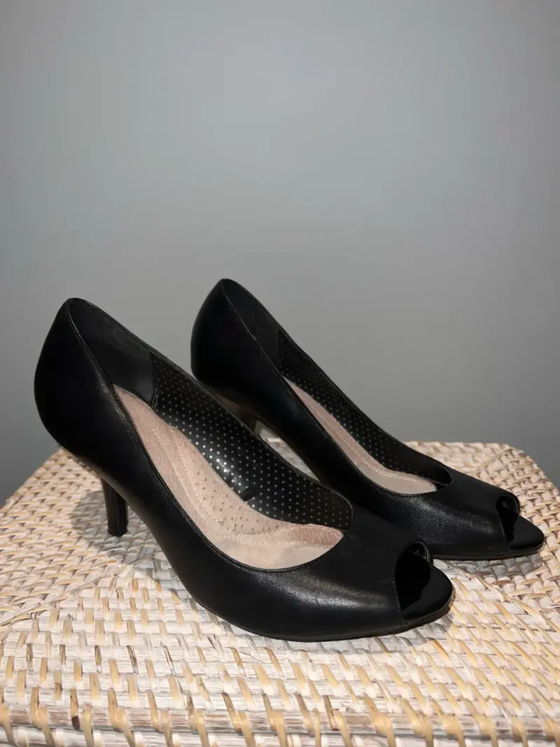 Zapatos de tacón negro con punta abierta - 3
