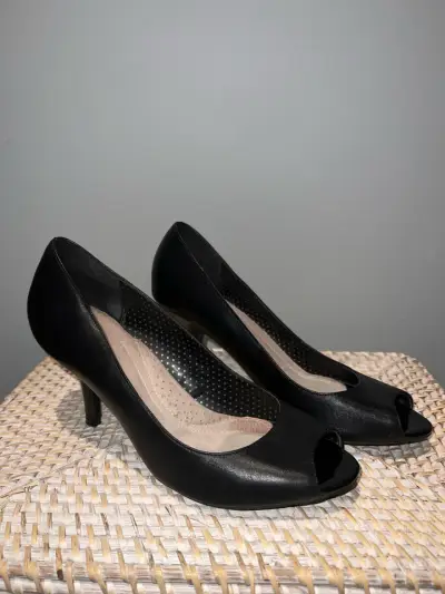 Zapatos de tacón negro con punta abierta - miniatura 3