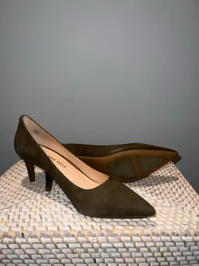 Zapatos de tacón marrón elegante - miniatura 2