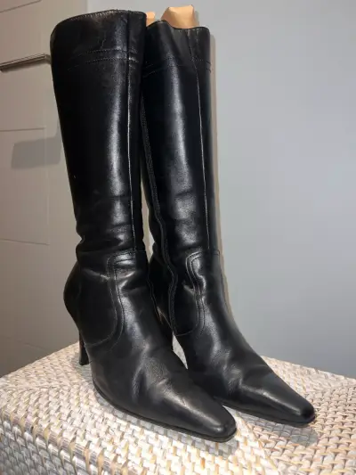 Botas de cuero negras de tacón alto - miniatura 1