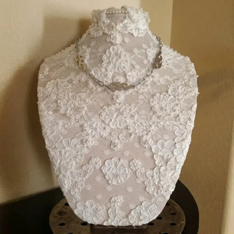Collar metálico de flamas alt