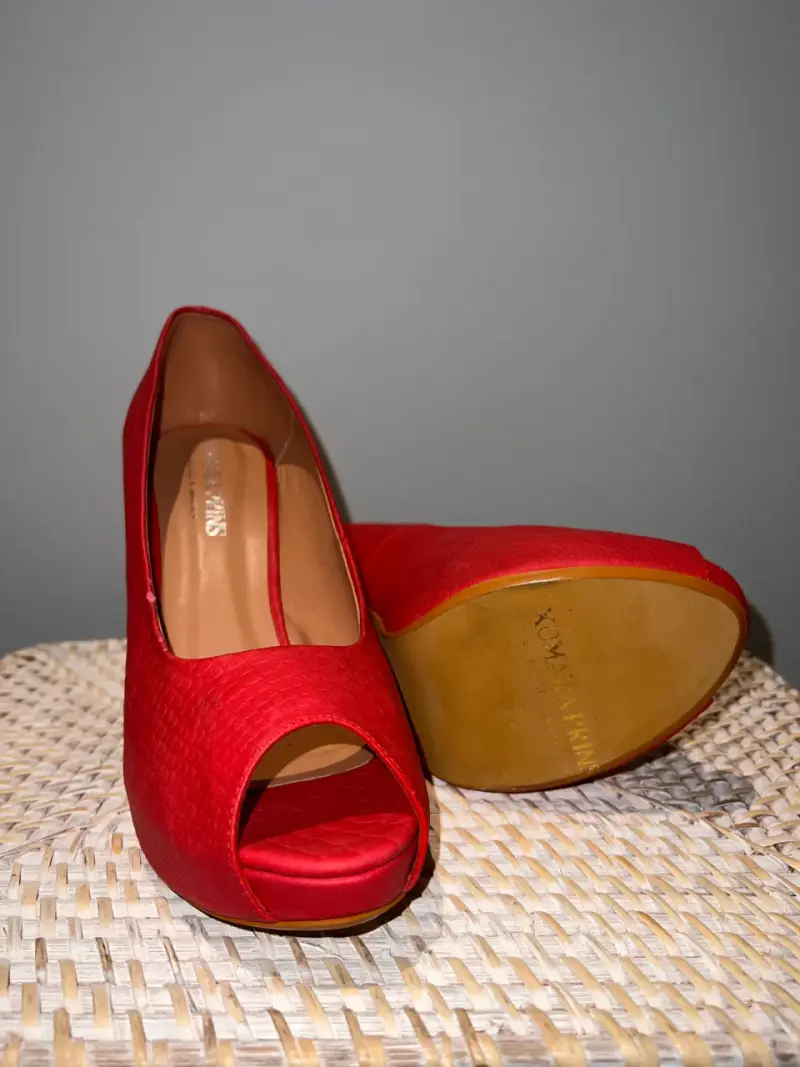Tacones rojos con punta abierta - 3