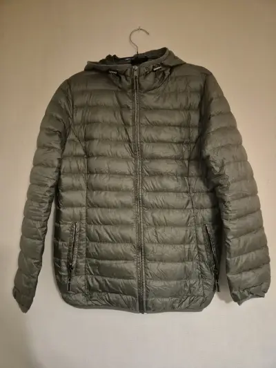Chaqueta acolchada verde con capucha - miniatura 1