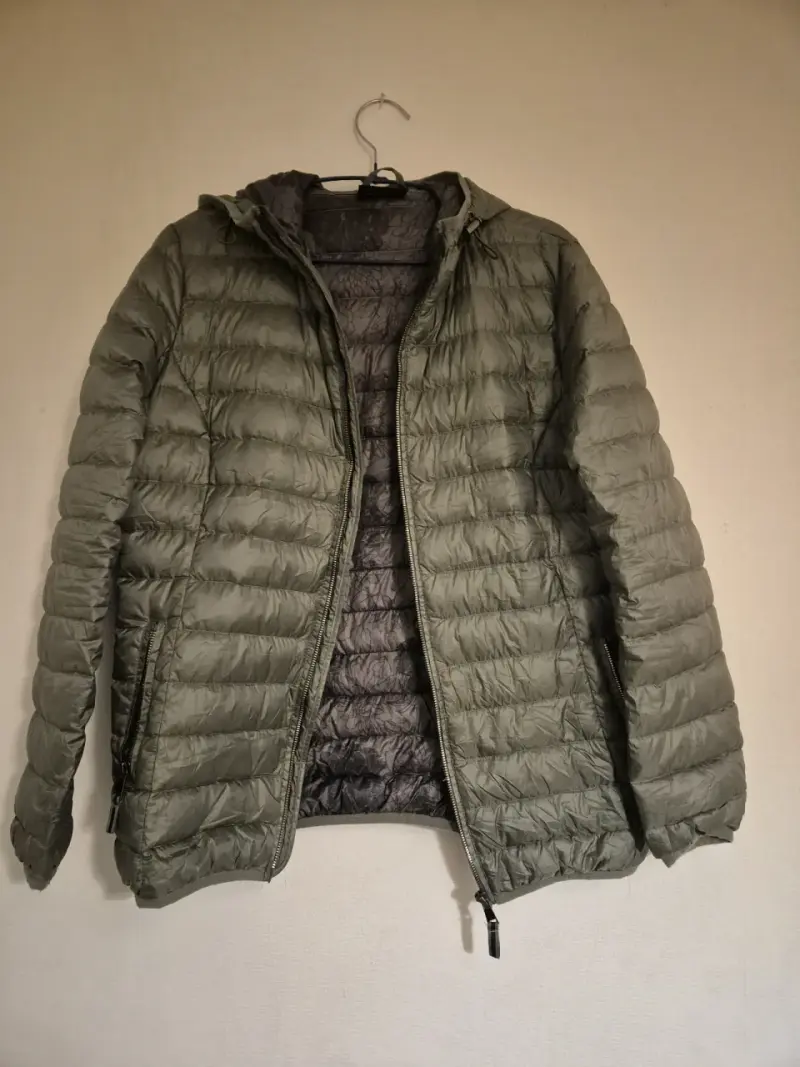 Chaqueta acolchada verde con capucha - 2