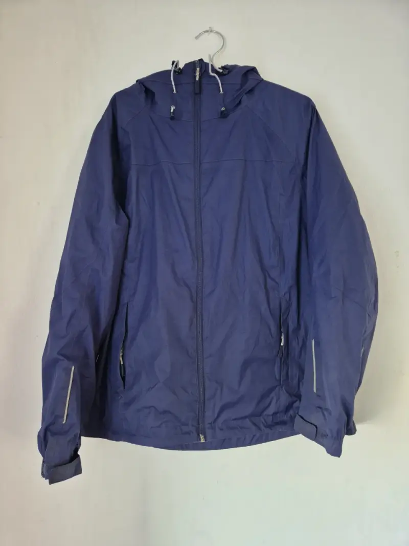 Chaqueta impermeable azul con capucha - 1