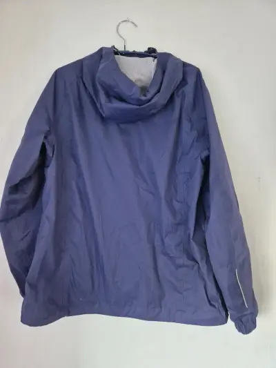 Chaqueta impermeable azul con capucha - miniatura 3