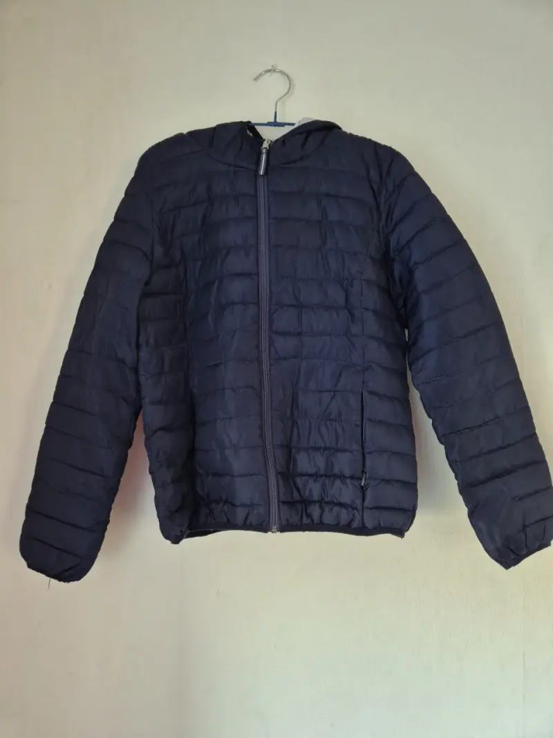 Chaqueta acolchada azul con capucha - 1