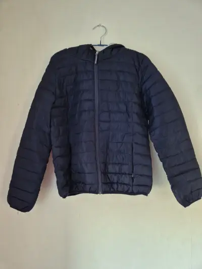 Chaqueta acolchada azul con capucha - miniatura 1