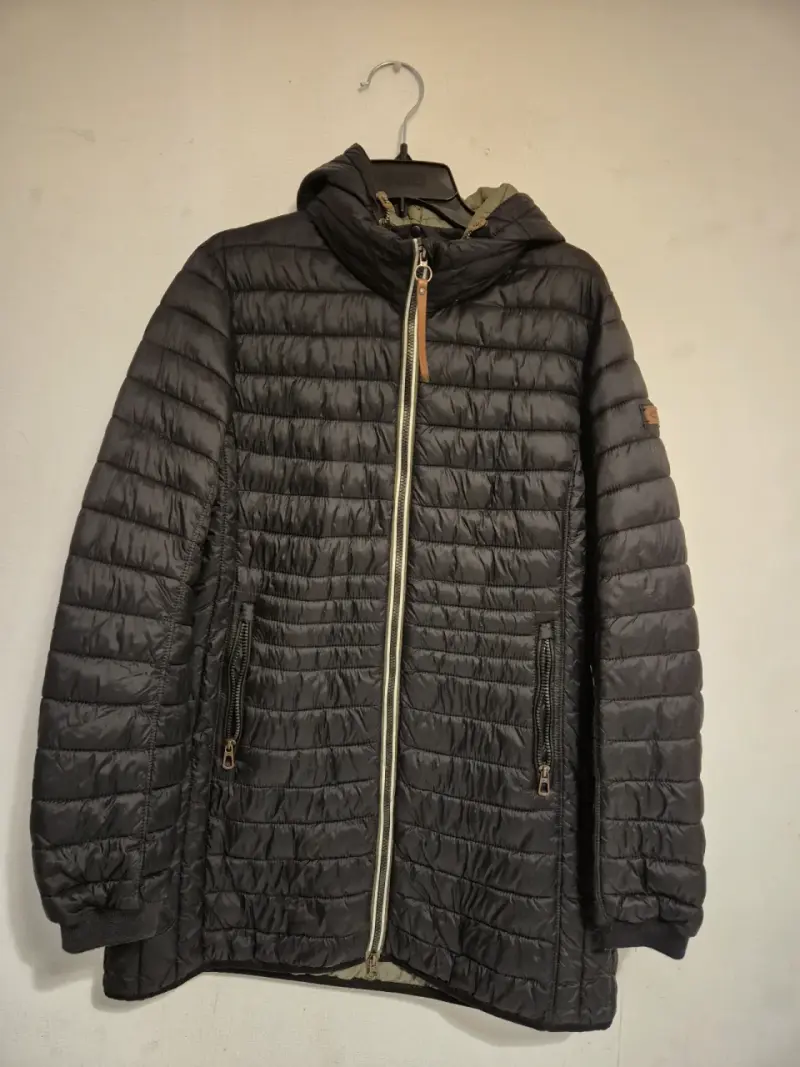 Chaqueta acolchada negra con capucha - 1