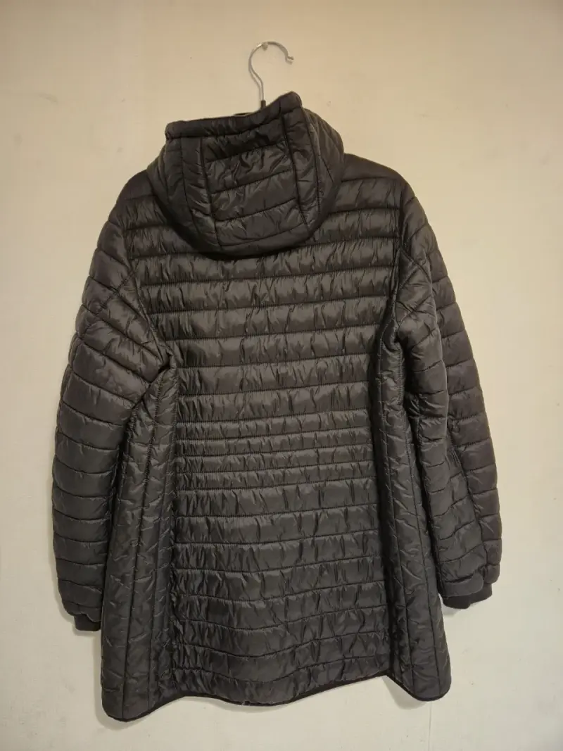 Chaqueta acolchada negra con capucha - 3