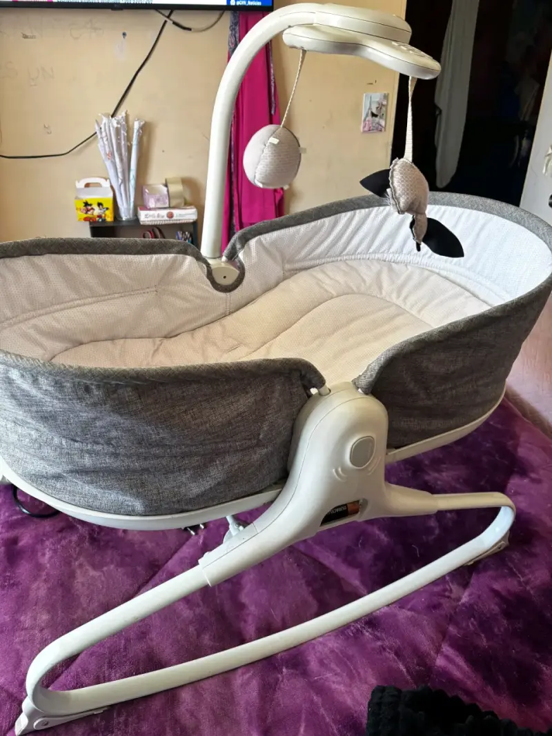 Cuna mecedora para bebé gris - 1
