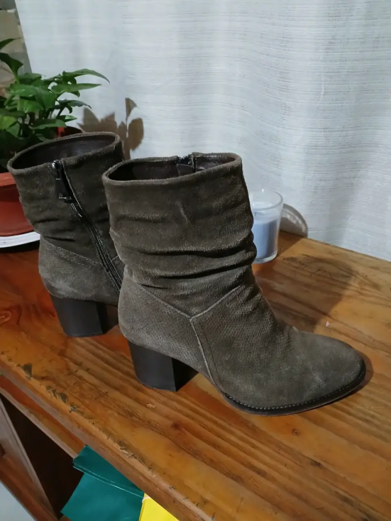 Botines de gamuza marrón con tacón - 1