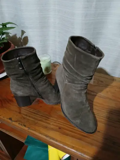 Botines de gamuza marrón con tacón - miniatura 2