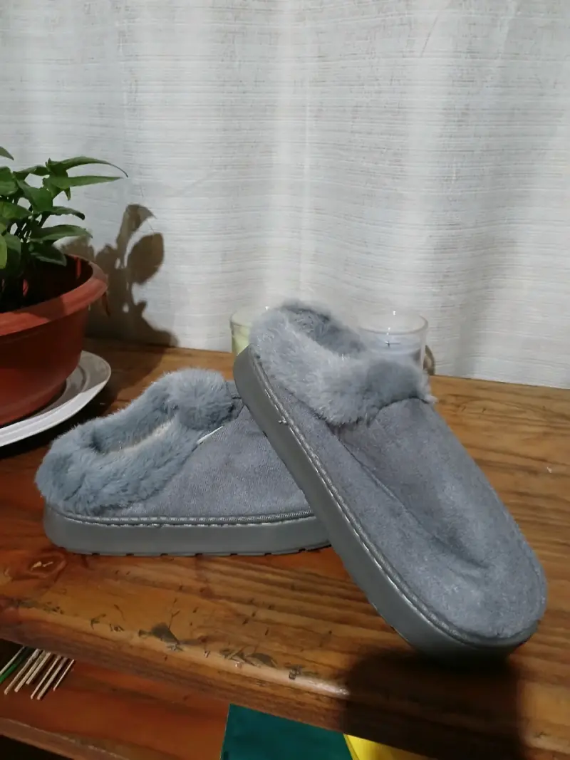 Pantuflas de invierno gris con forro suave