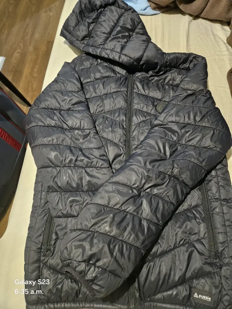 Chaqueta acolchada negra con capucha Aussie - 1