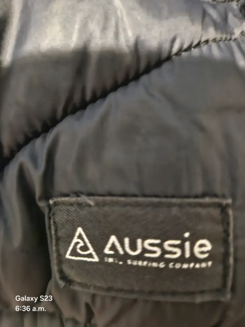 Chaqueta acolchada negra con capucha Aussie - 3