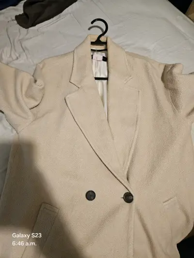 Abrigo largo beige elegante para mujer - miniatura 4